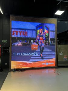 Pantallas Led al interior de malls en Santiago