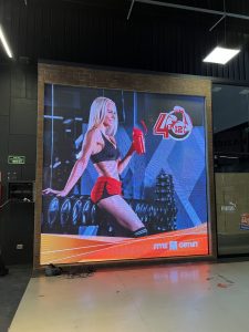 Pantallas Led al interior de malls en Santiago