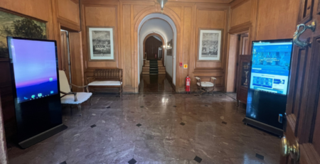 Totems para la embajada de italia