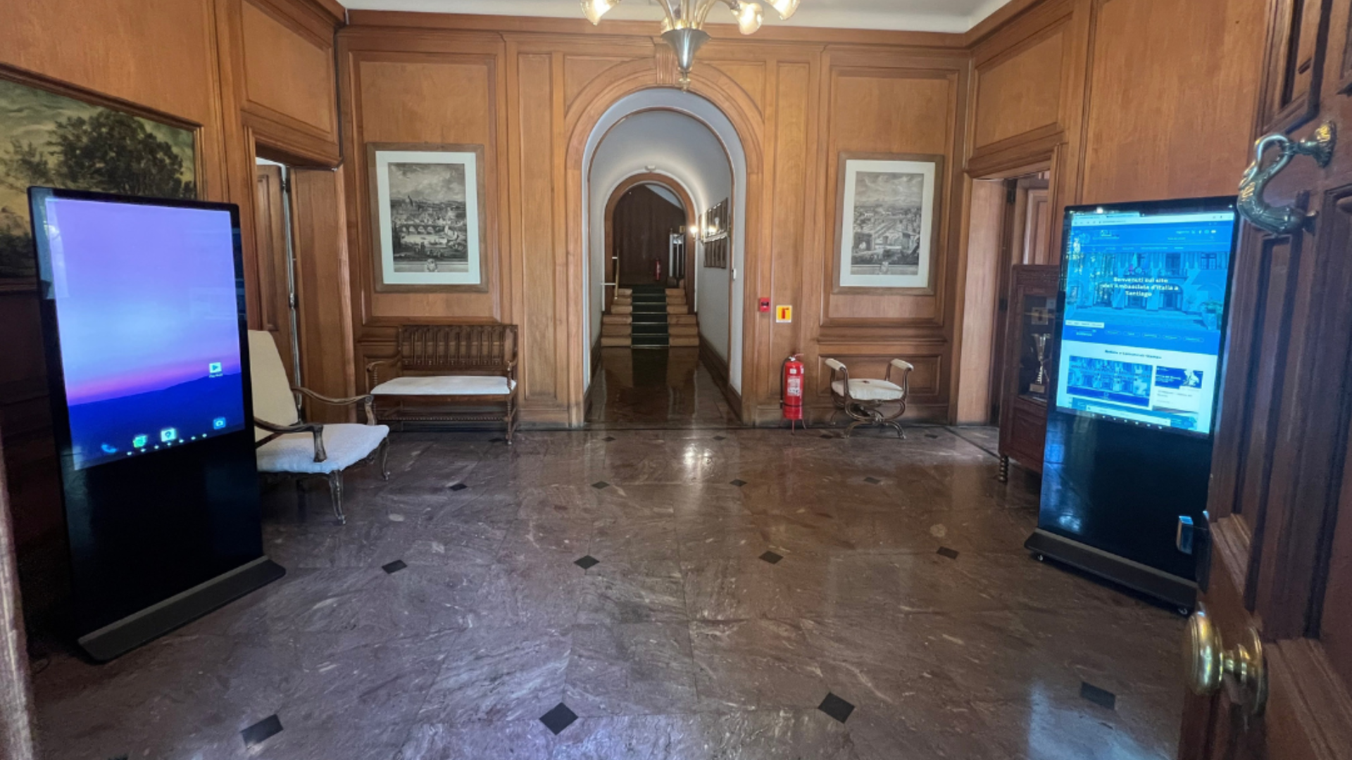 Totems para la embajada de italia